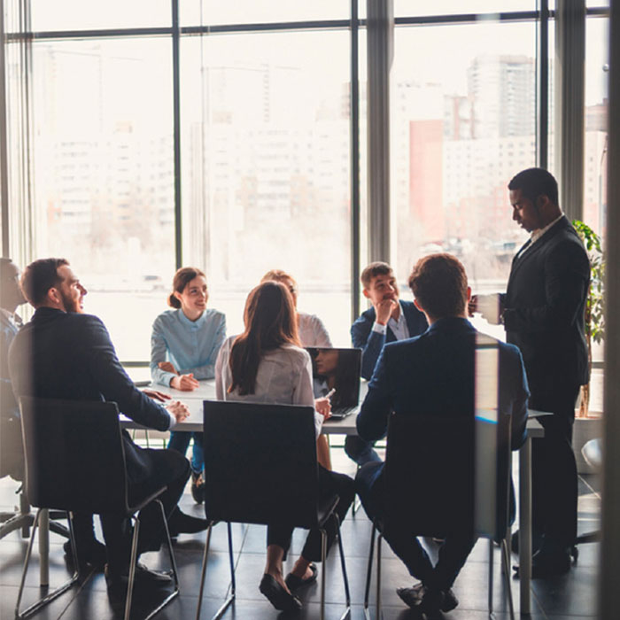 Para implementar nossos serviços na área financeira da sua empresa, nós desenvolvemos um método em que o primeiro passo trata de analisar e compreender tudo o que cada canal necessita, o que faz com que cada solução seja única e ideal. Tudo pode ser um fator a ser estudado: o ambiente do canal, as necessidades, o público, seus objetivos, as tendências do mercado. Depois dessa análise, partimos para a arquitetura do produto, que atenderá todos os pontos levantados no diagnóstico. Nós adequamos o projeto para caber exatamente no que você precisa.